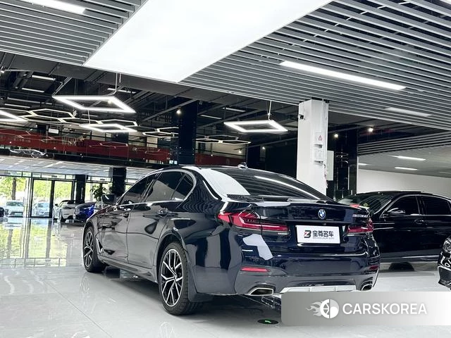 BMW 5 series 2023 Черный из Китая, фото 4