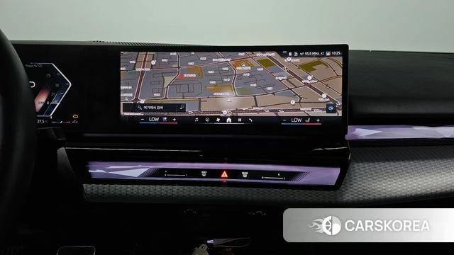 BMW 5 Series (G60) 2024 Светло-серебряный цвет из Кореи, фото 4
