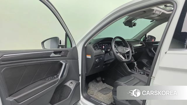 Volkswagen Tiguan second Generation 2022 Белый из Кореи, фото 4
