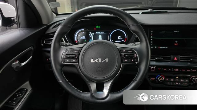 Kia Niro Plus 2023 Белый из Кореи, фото 4