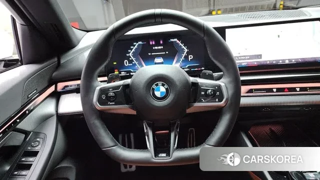 BMW 5 Series (G60) 2023 Белый из Кореи, фото 4