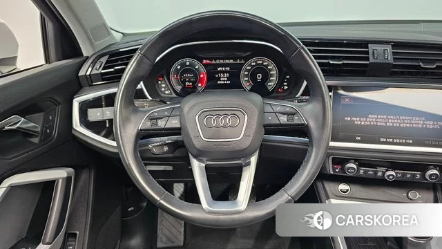 Audi Q3 (F3) 2022 Белый из Кореи, фото 4