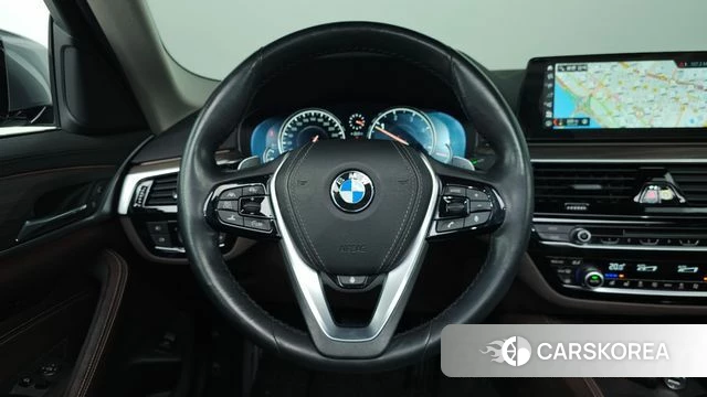BMW 5 Series (G30) 2018 Серебристо-серый из Кореи, фото 4