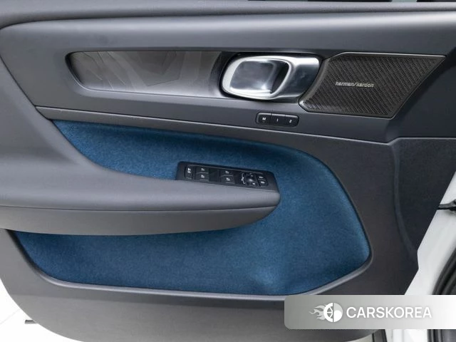 Volvo XC40 Richards 2024 Белый из Кореи, фото 4