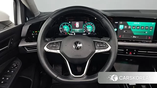 Volkswagen Golf 8th Generation 2022 Белый из Кореи, фото 4