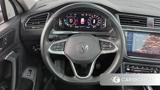 Volkswagen Tiguan second Generation 2023 Белый из Кореи, фото 4