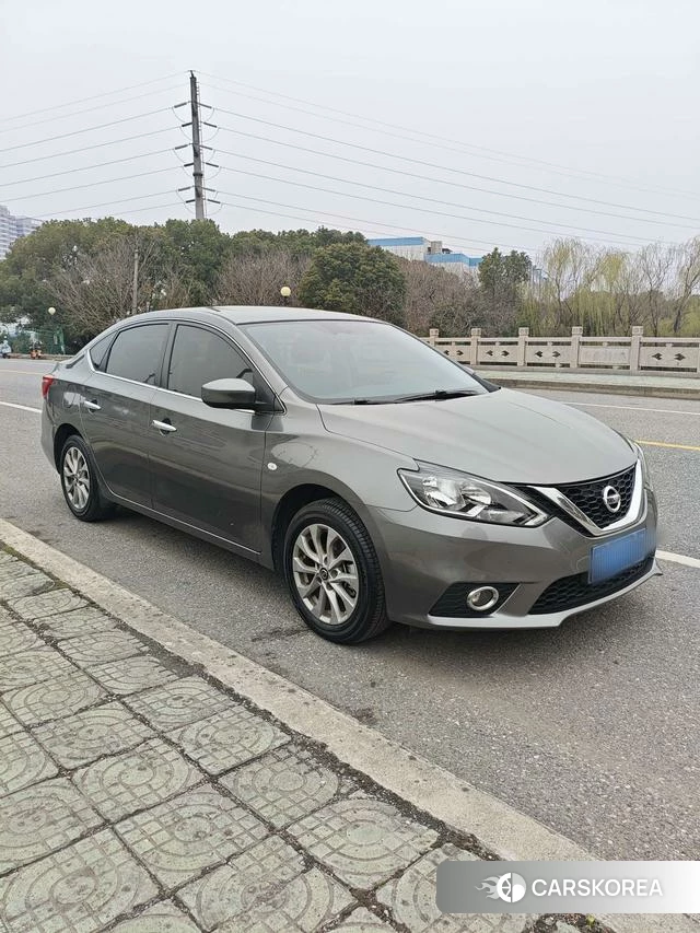 Nissan Xuan Yi 2023 Темно-серый из Китая, фото 4