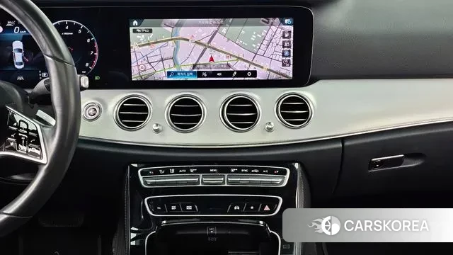 Mercedes-Benz E-Class W213 2020 Светло-серебряный цвет из Кореи, фото 4
