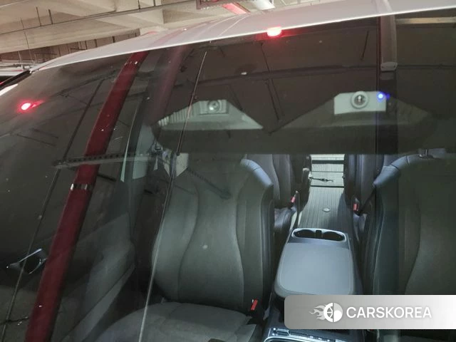 Kia The New Carnival 4th Generation 2025 Светло-серебряный цвет из Кореи, фото 4