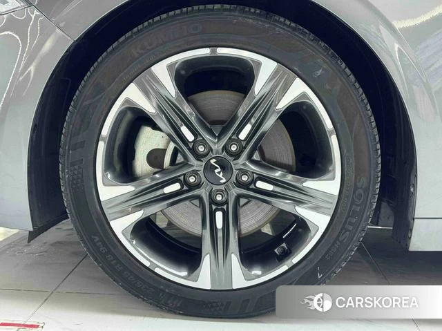 Kia K5 2023 Серебристо-серый из Китая, фото 4