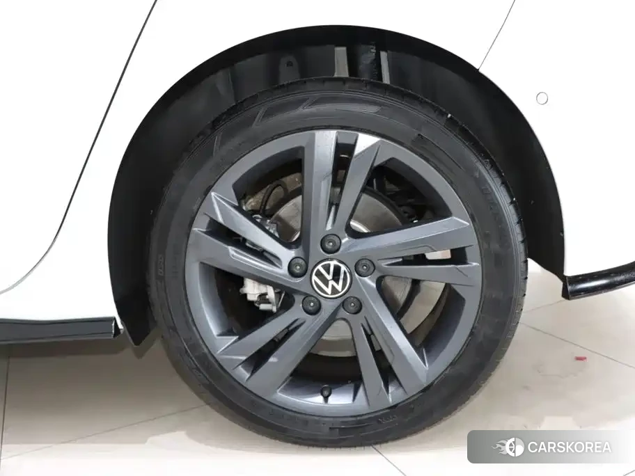 Volkswagen Golf 2024 Белый из Китая, фото 4