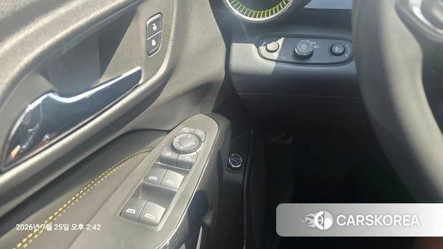 Chevrolet (GM Daewoo) Trax Crossover 2023 Желтый из Кореи, фото 4