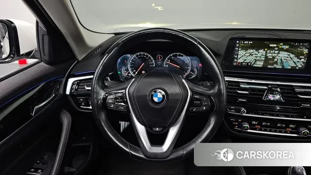 BMW 5 Series (G30) 2018 Белый из Кореи, фото 4