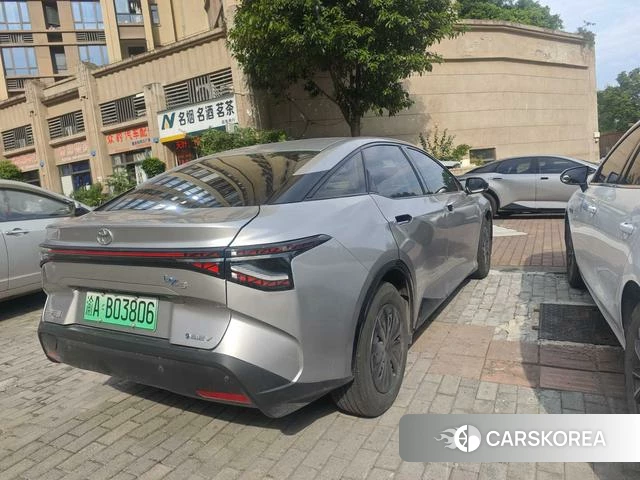 Toyota bZ3 2024 Серебристо-серый из Китая, фото 4