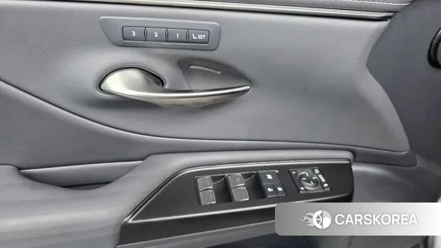 Lexus ES300h 7th generation 2021 Серебристо-серый из Кореи, фото 4