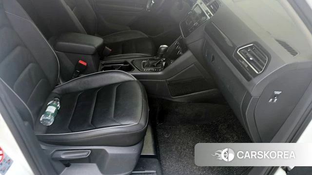 Volkswagen Tiguan second Generation 2020 Белый из Кореи, фото 4