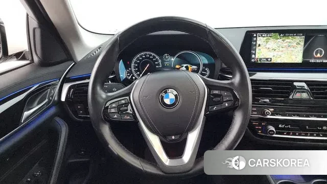 BMW 5 Series (G30) 2018 Белый из Кореи, фото 4