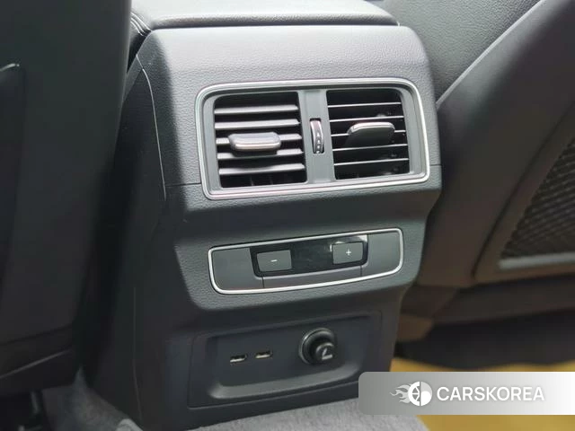 Audi Q5L 2021 Серебристо-серый из Китая, фото 4