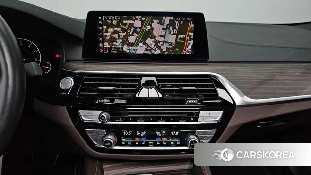 BMW 5 Series (G30) 2019 Серебристо-серый из Кореи, фото 4