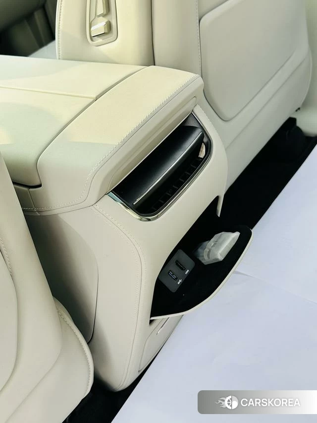 Volvo EM90 2025 Шампань из Китая, фото 4