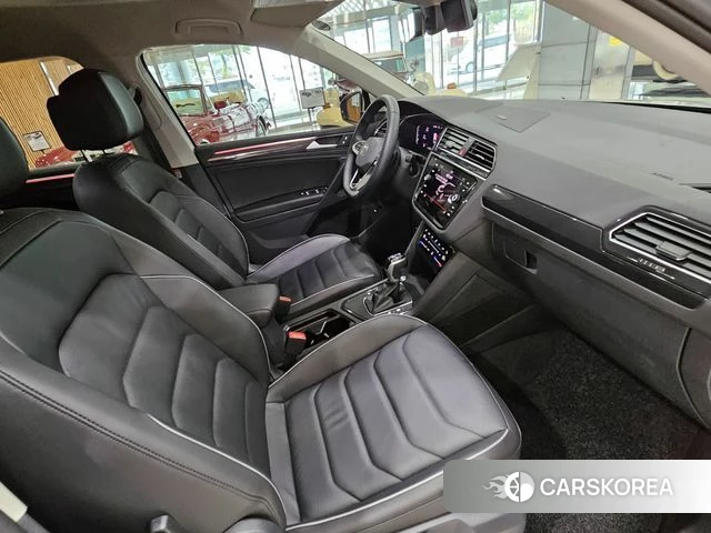 Volkswagen Tiguan second Generation 2023 Белый из Кореи, фото 4