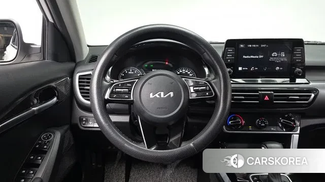 Kia Seltos 2022 Белый из Кореи, фото 4