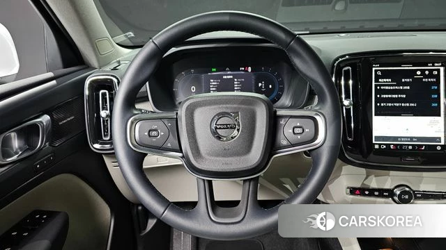 Volvo XC40 2024 Белый из Кореи, фото 4