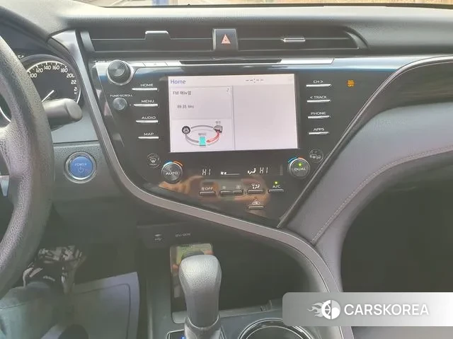 Toyota Camry (XV70) 2020 Серый из Кореи, фото 4