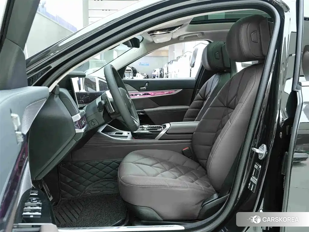 BMW 7 series 2026 Черный из Китая, фото 4
