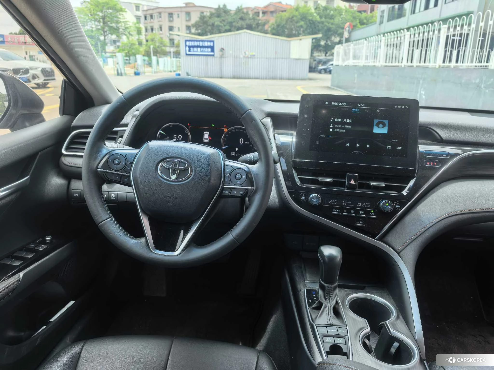 Toyota Camry 2021 Серебристо-серый из Китая, фото 4