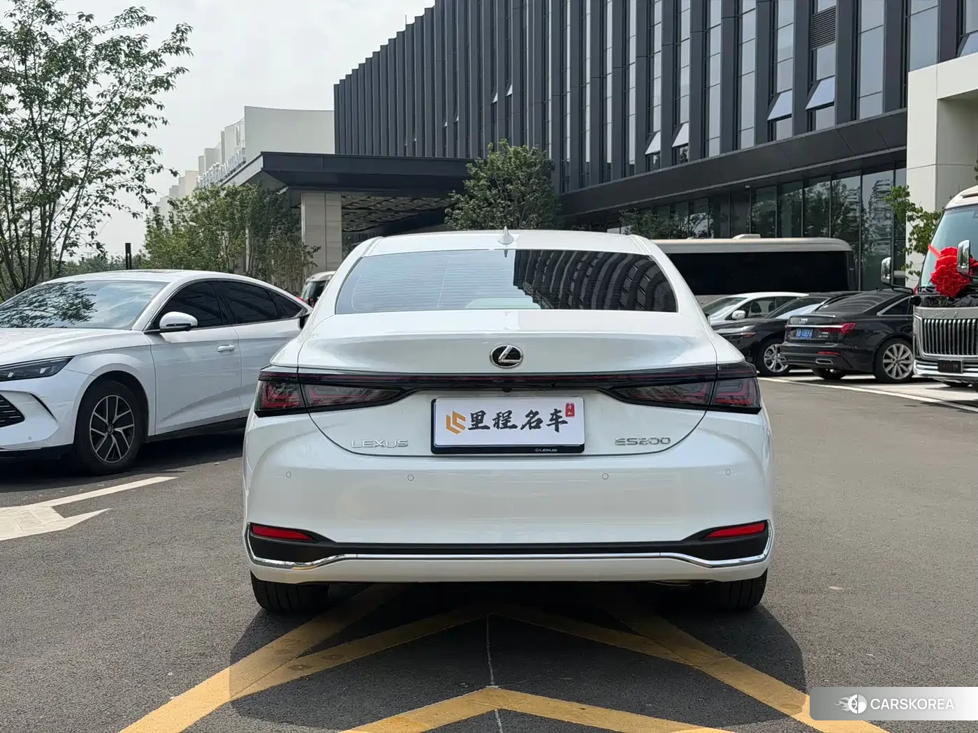 Lexus ES 2026 Белый из Китая, фото 4