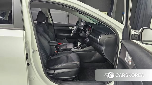 Kia The New K3 2nd generation 2022 Белый из Кореи, фото 4