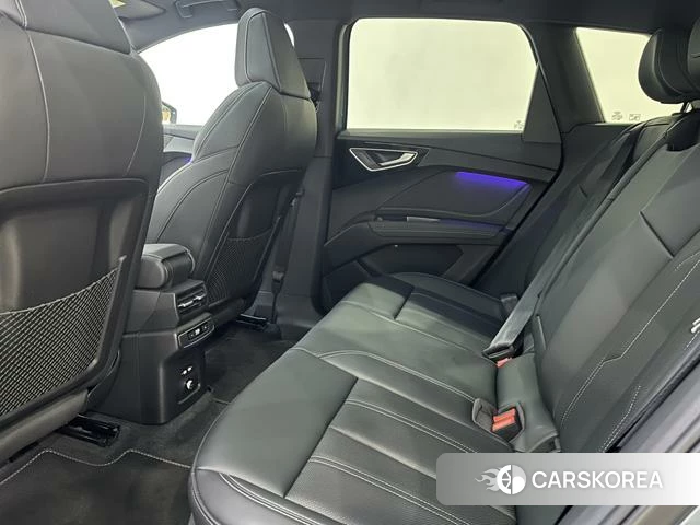 Audi Q4 e-tron 2024 Серебристо-серый из Китая, фото 4