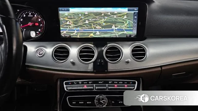 Mercedes-Benz E-Class W213 2019 Белый из Кореи, фото 4