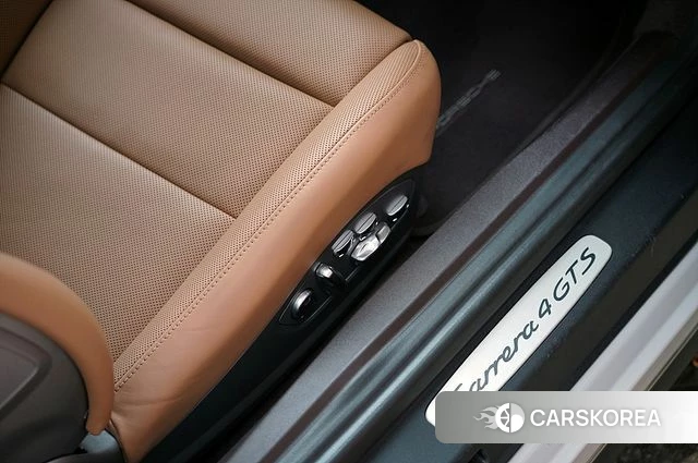 Porsche 911(992) 2018 Серебристо-серый из Кореи, фото 4