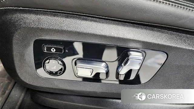 BMW X7 (G07) 2024 Черный из Кореи, фото 4