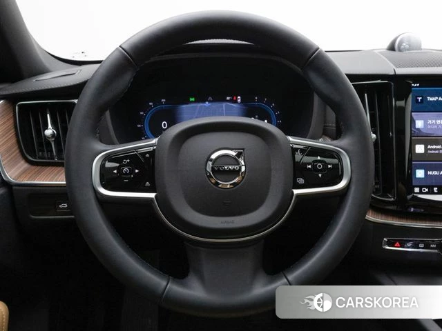 Volvo XC60 second Generation 2025 Белый из Кореи, фото 4