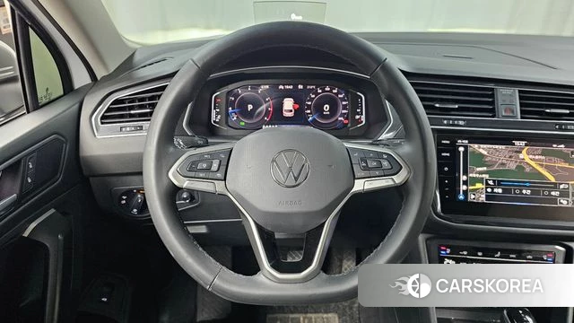 Volkswagen Tiguan Allspace 2024 Белый из Кореи, фото 4