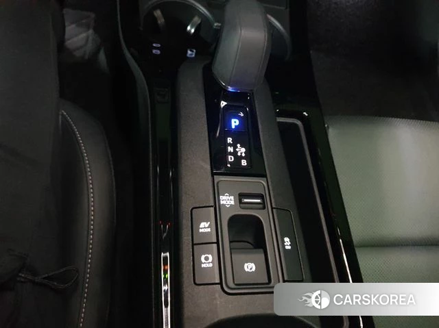 Toyota Prius 5th Generation 2024 Белый из Кореи, фото 4