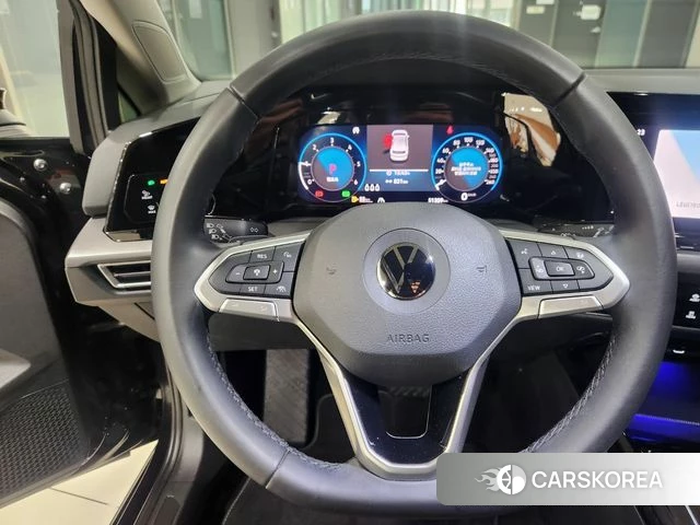 Volkswagen Golf 8th Generation 2023 Черный из Кореи, фото 4