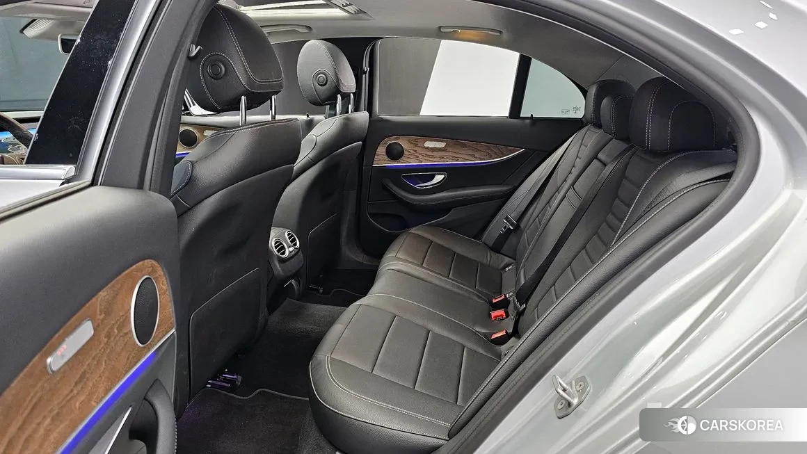 Mercedes-Benz E-Class W213 2018 Серебряный из Кореи, фото 4