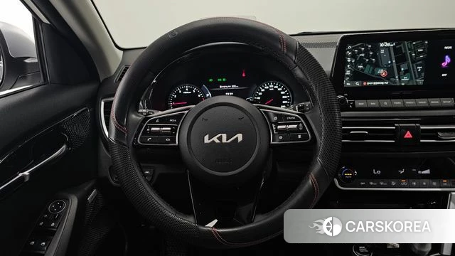 Kia Seltos 2022 Белый из Кореи, фото 4