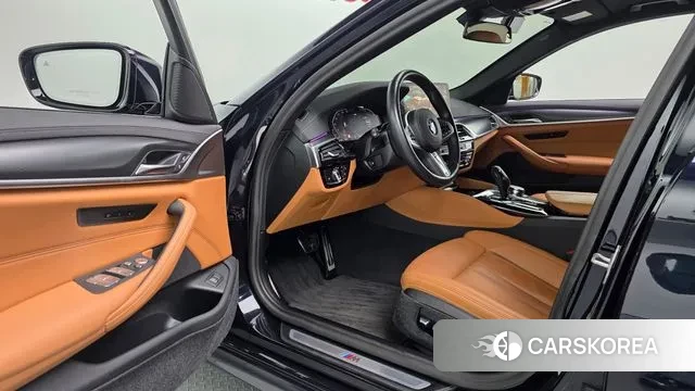 BMW 5 Series (G30) 2023 Черный из Кореи, фото 4