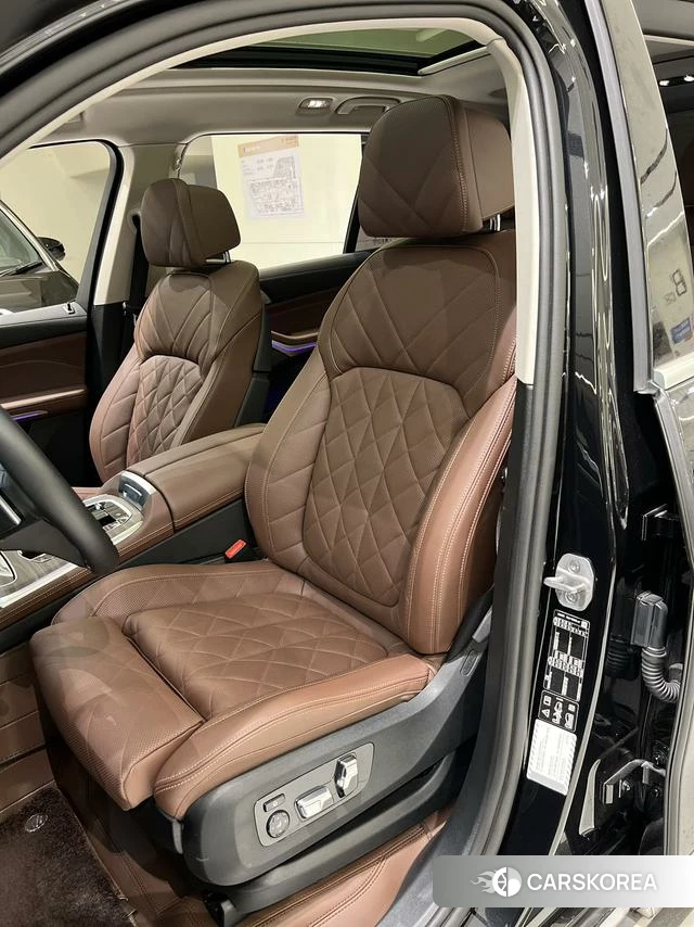BMW X7 2025 Черный из Китая, фото 4
