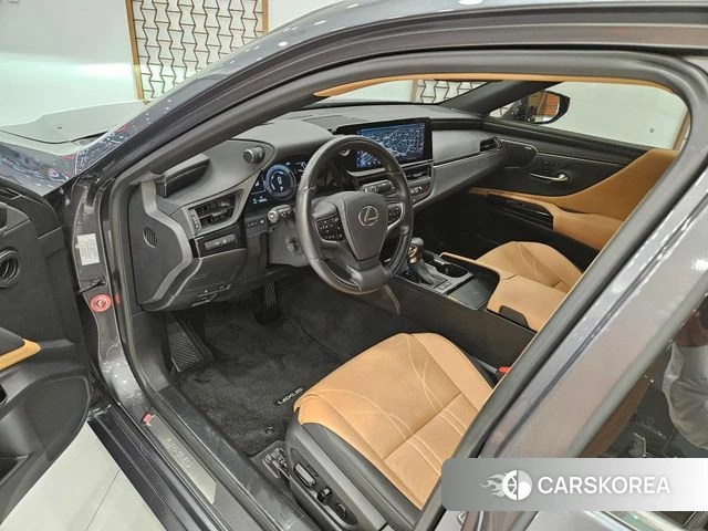 Lexus ES300h 7th generation 2024 Серый из Кореи, фото 4