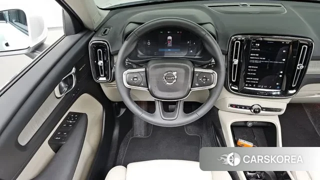 Volvo XC40 2024 Белый из Кореи, фото 4