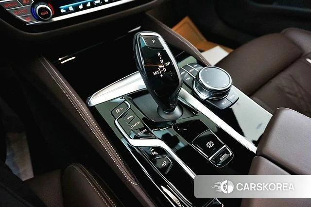 BMW 5 Series (G30) 2023 Серый из Кореи, фото 4