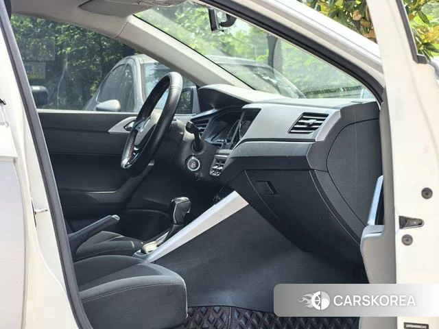 Volkswagen Polo 2023 Белый из Китая, фото 4