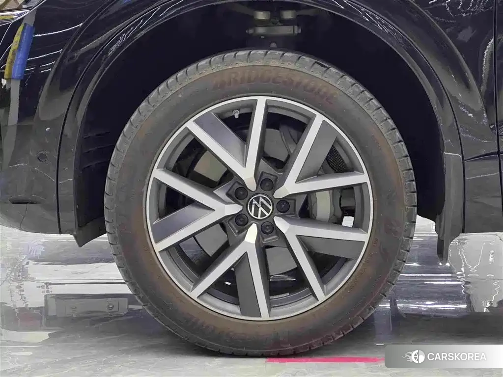 Volkswagen Touareg 2025 Черный из Китая, фото 4