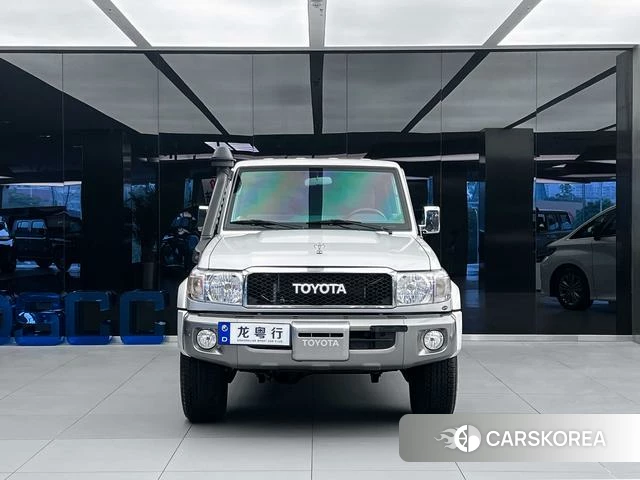 Toyota Land Cruiser 70 Series 2024 Серебристо-серый из Китая, фото 4